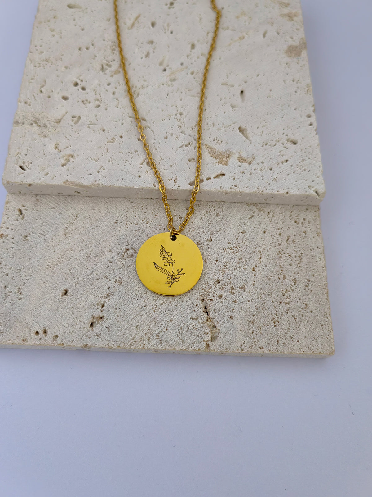 ROUND BIRTH FLOWER NECKLACE