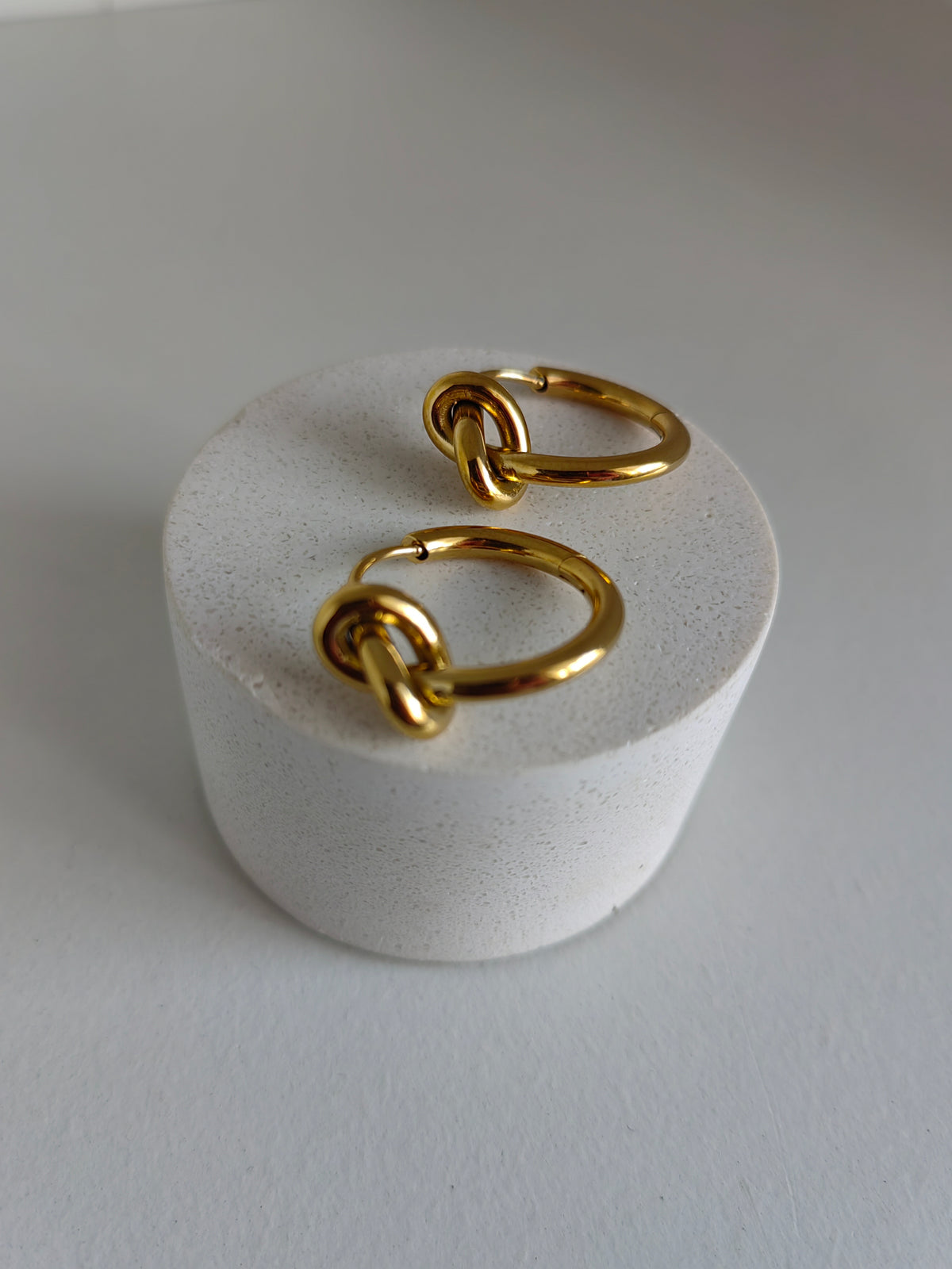 KNOT HOOPS