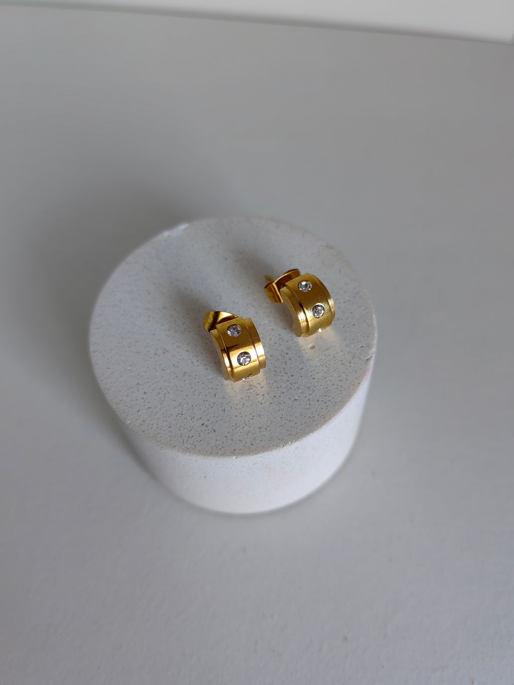 SMALL CHLOE HOOPS