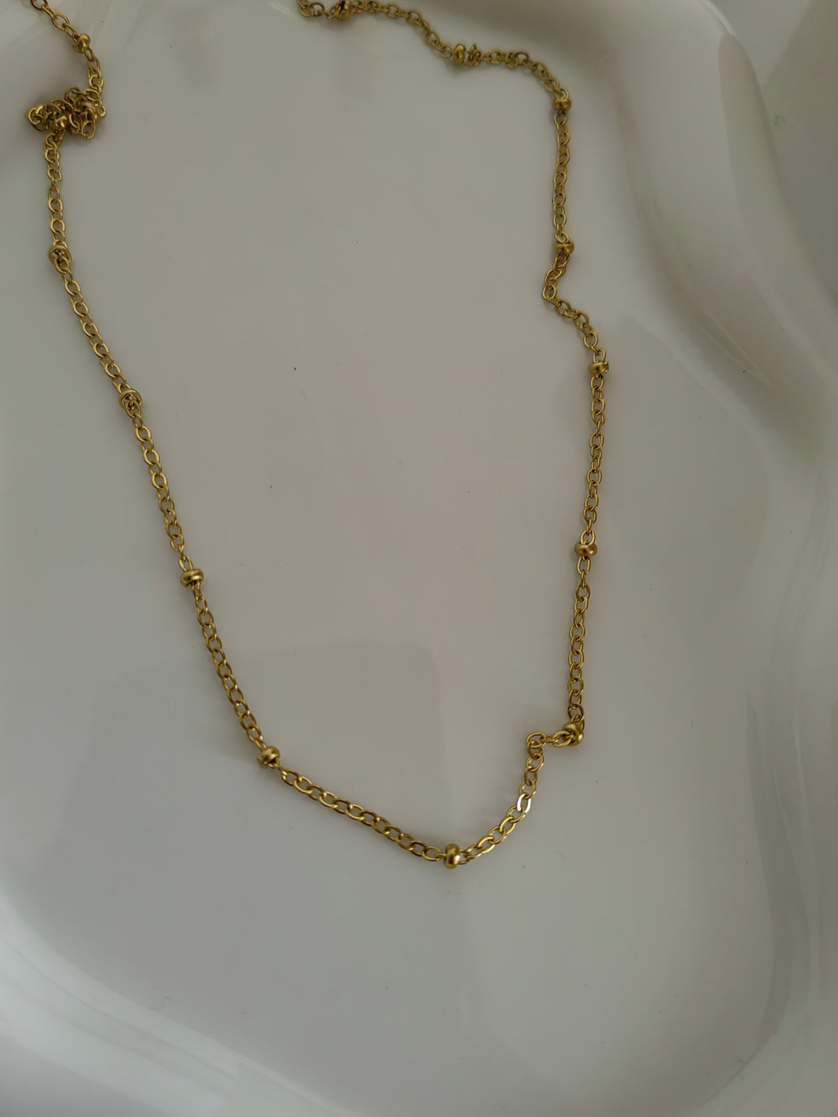 MED DEWDROP NECKLACE