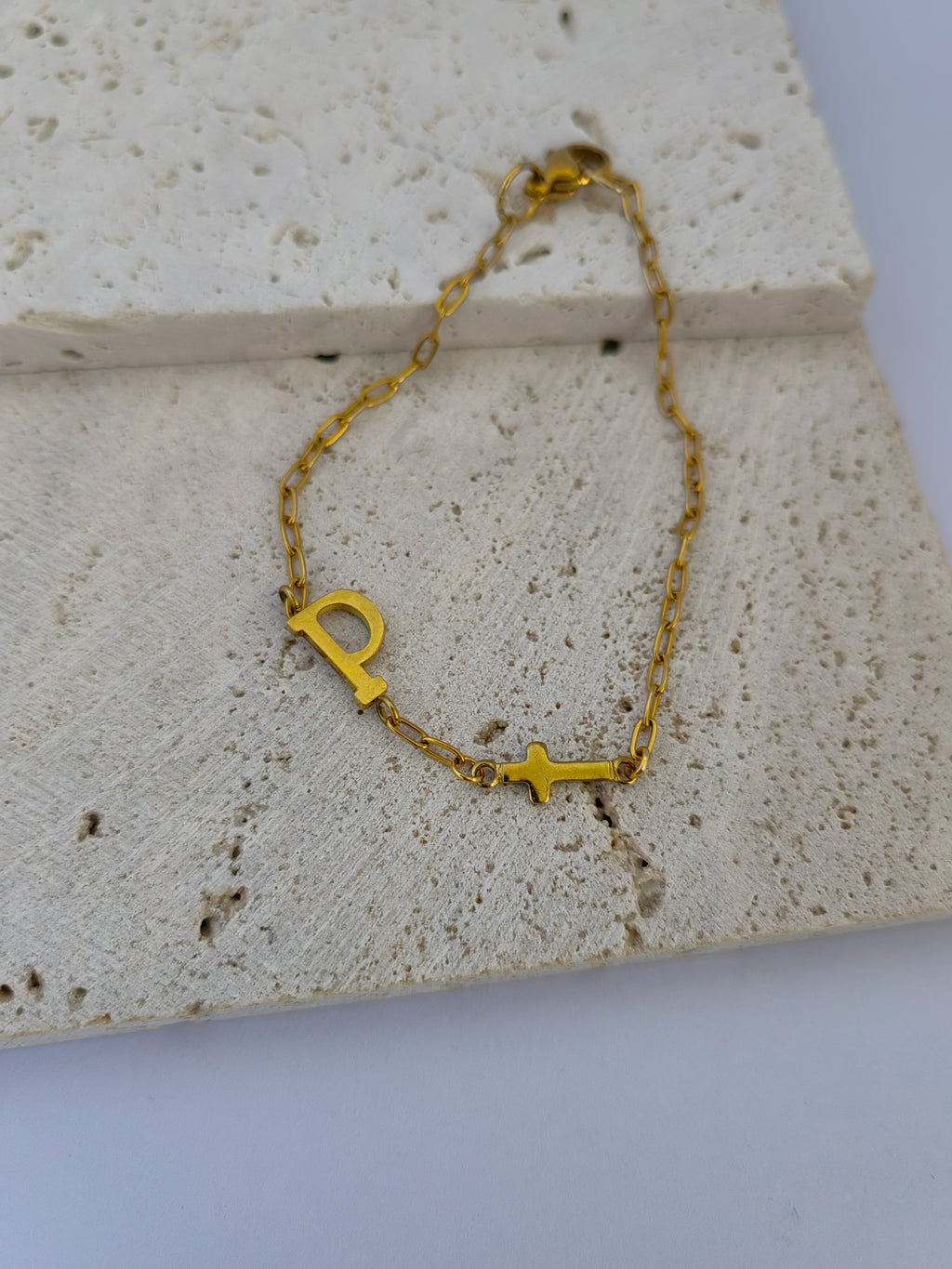 INITIAL CONNECTOR WITH CROSS BRACELET