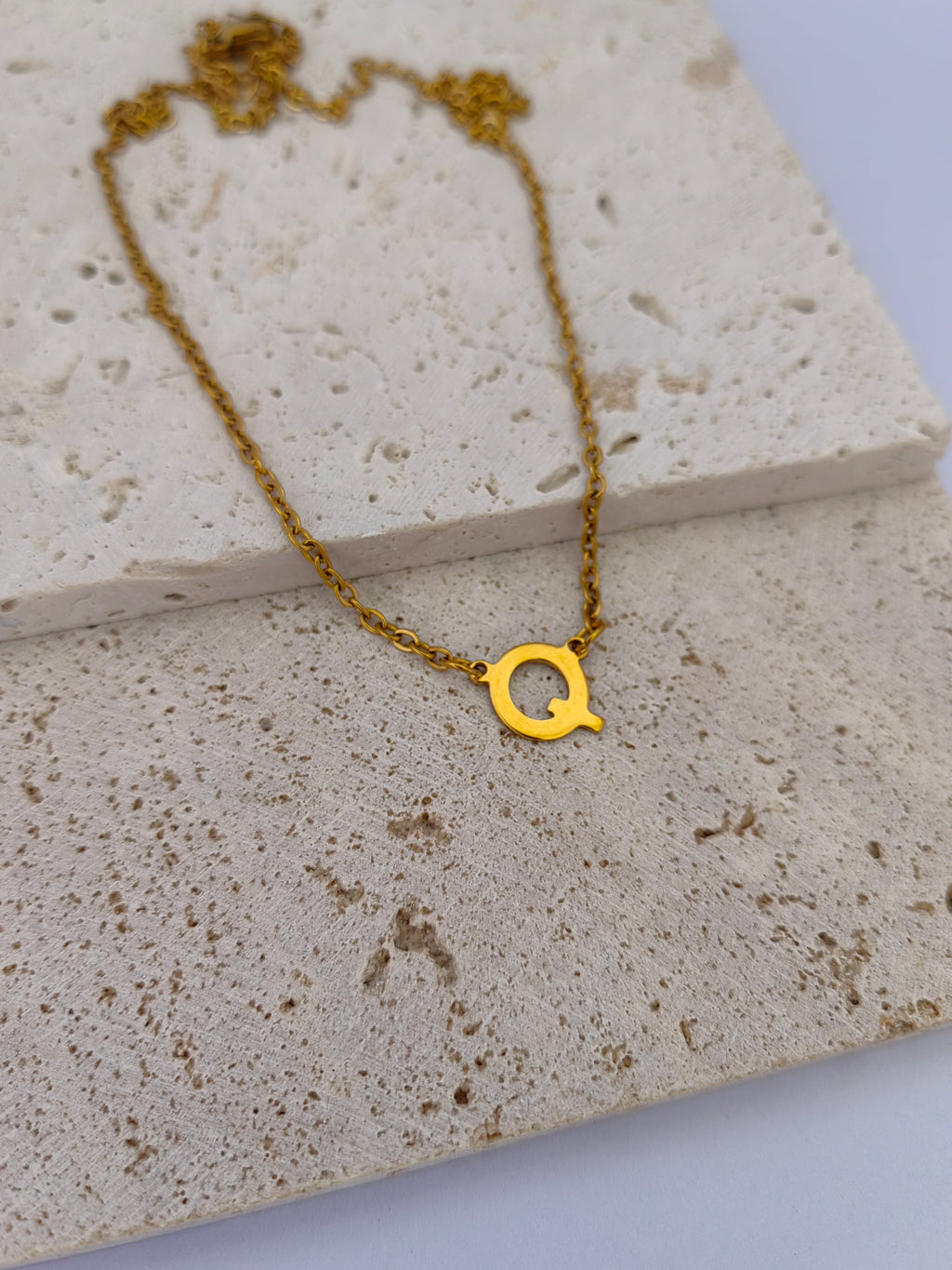 INITIAL NECKLACE