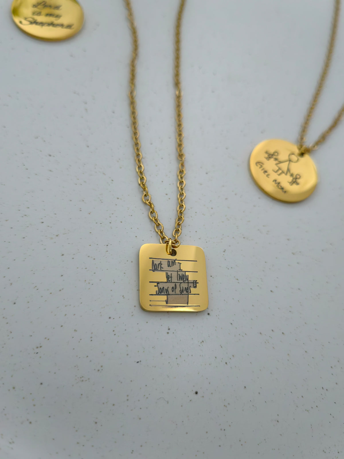 PICTURE INGRAVED NECKLACE