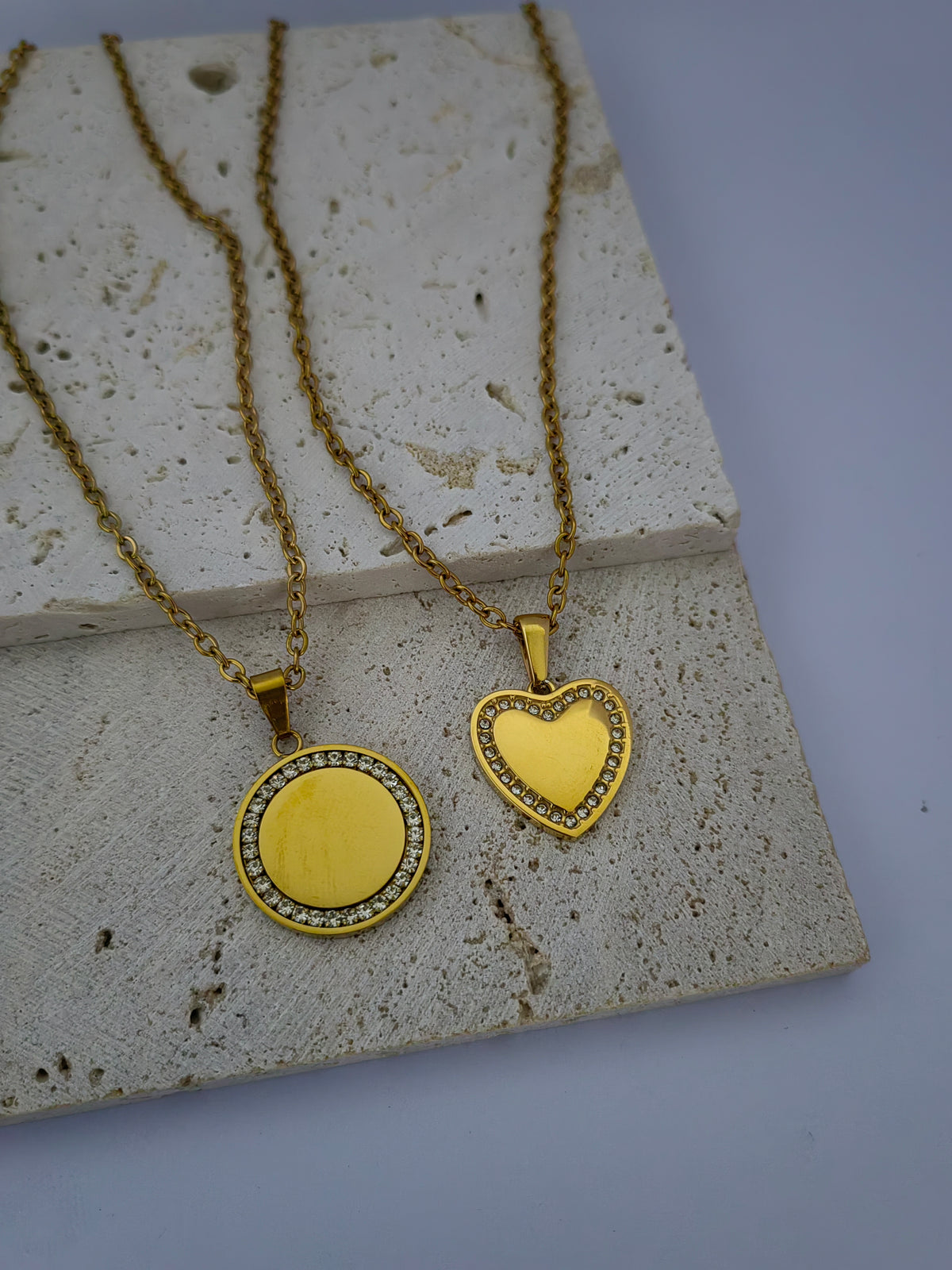 CIRCLE NAMEPLATE NECKLACE