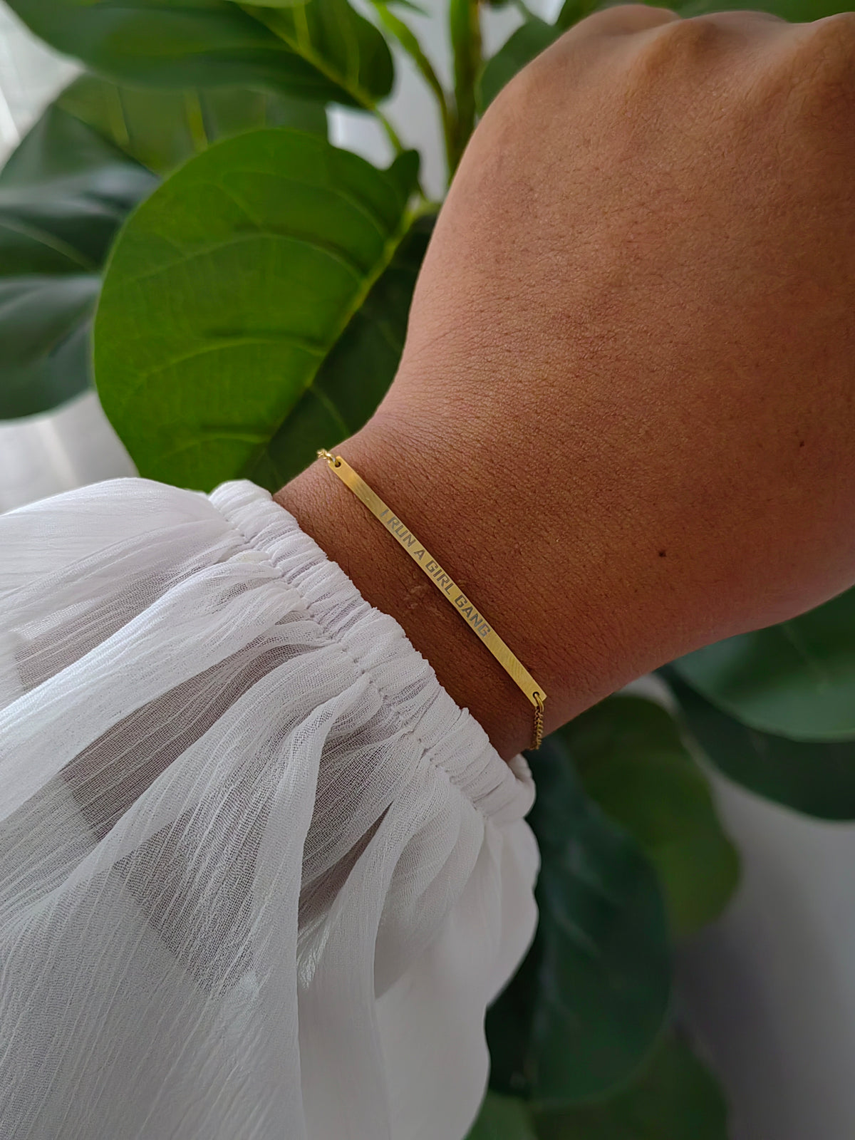 THIN NAMEPLATE BRACELET