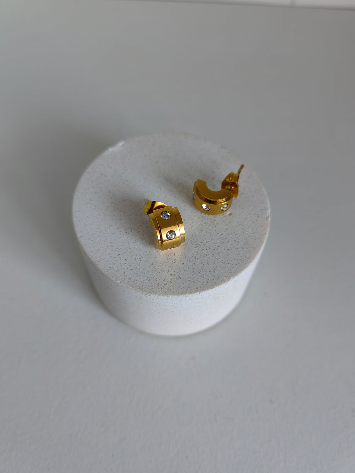 SMALL CHLOE HOOPS