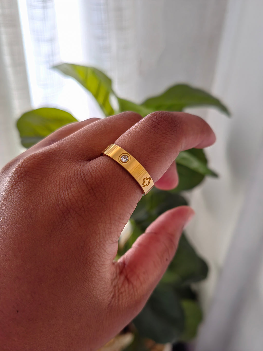 CLOVER RING