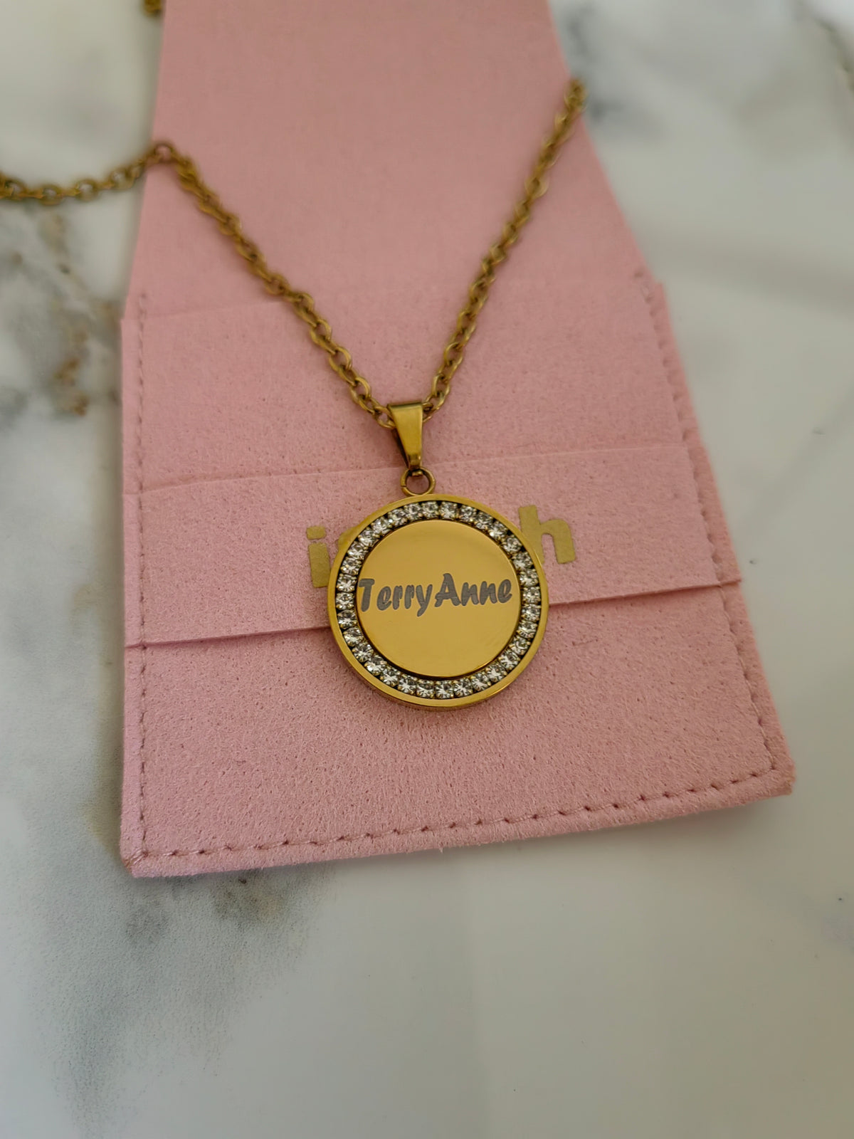 CIRCLE NAMEPLATE NECKLACE