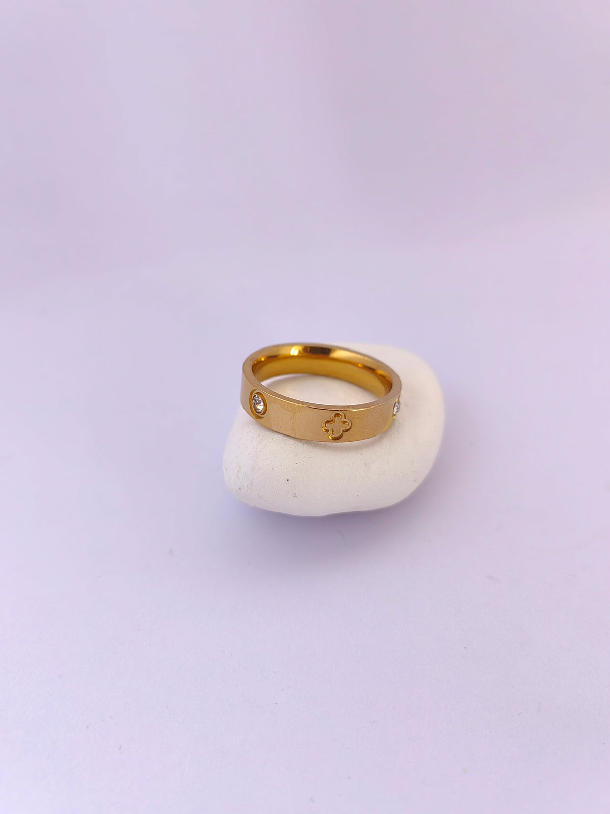 CLOVER RING