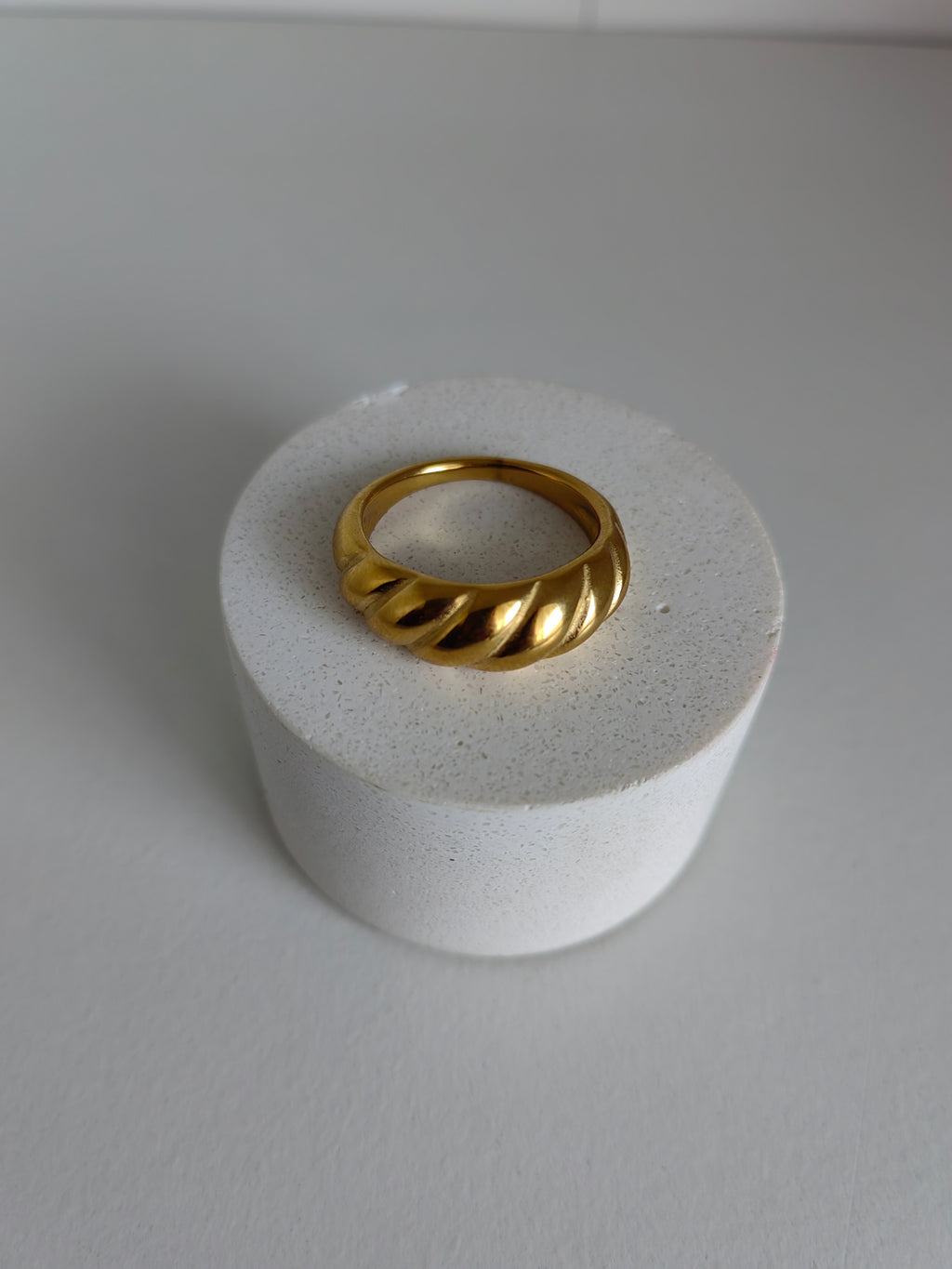 CROISSANT RING