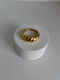 CROISSANT RING