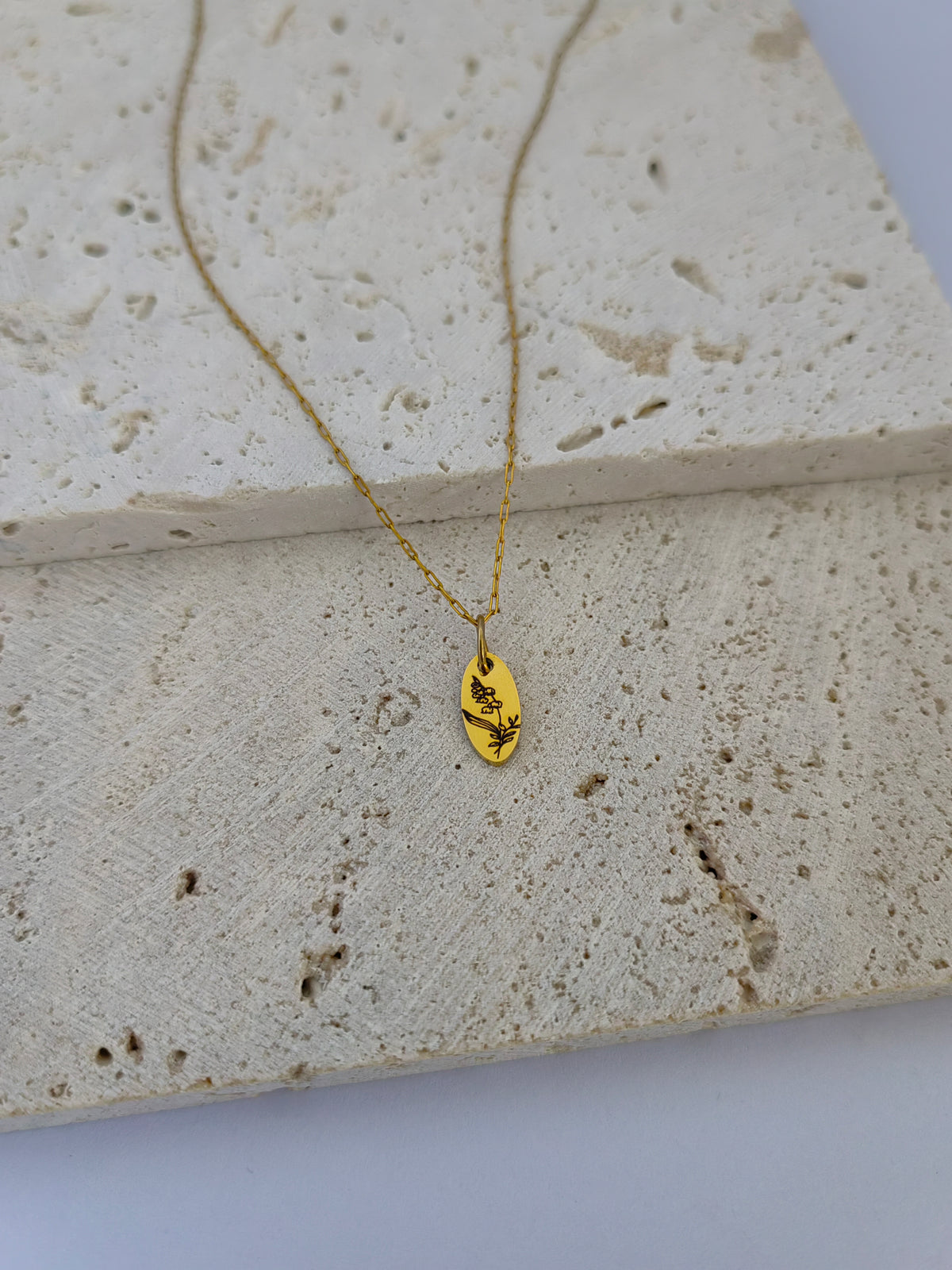 OVAL BIRTHFLOWER NECKLACE